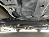 【 車両底面 】現車の確認はお電話で在庫のご確認の上、是非ご来店くださいませ!ご来店の難しい方は店舗スタッフがお電話やメールで詳細をお答えさせて頂きます。