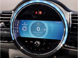 『運転』に対するBMWのこだわりはメーターパネルにも表れております。視野性の良いメーターパネルは疲労感の軽減と、運転の楽しさをもたらしてくれます。