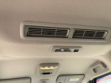 エアコンの風を車内全体にいち早く届けてくれるリヤシーリングファン