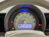 【メーターまわり】ドライバーから見やすい位置にあって安全運転に寄与します。メーターも見やすくてシンプルなデザインになっております。