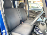 運転席シート廻りは使用感も少なく、良好な状態となっています。前オーナー様が丁寧に使っていたことがよくわかりますね。