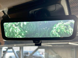 【デジタルインナーミラー】後席の大きな荷物や同乗者で後方が確認しづらい時でも安心!カメラが撮影した車両後方の映像をルームミラー内に表示。クリアな視界で状況の確認が可能です!