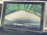 【バックカメラ】駐車時に後方がリアルタイム映像で確認できます。大型商業施設や立体駐車場での駐車時や、夜間のバック時に大活躍!運転スキルに関わらず、今や必須となった装備のひとつです!