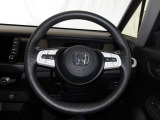 ステアリングスイッチでオーディオ各種操作が可能で、運転に集中できます。安心・安全・快適なドライブをお楽しみいただけます。