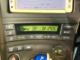 【オートエアコン】一度お好みの温度に設定すれば、車内の温度を検知し風量や温度を自動で調整。暑い…寒い…と何度もスイッチ操作をする必要はありません。快適な車内空間には必須の機能ですね♪