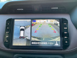 『アラウンドビューモニター』はスムーズな駐車と安全確認をサポートします。