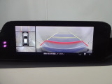 狭い場所での駐車やすれ違いなどでより的確な運転操作に役立つ360°ビューモニターが装備されています。