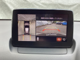 狭い場所での駐車やすれ違いなどでより的確な運転操作に役立つ360°ビューモニターが装備されています。