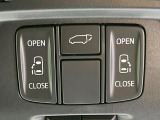 【両側スライドドア】駐車場で隣の車との間隔が狭く乗りにくい時、スライドドアなら安心!ドアオープン時も幅を取らず、開口部が広いので乗り降りがとっても簡単です。大きな荷物の出し入れも後席から可能♪