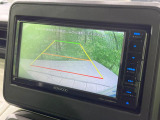【バックカメラ】駐車時に後方がリアルタイム映像で確認できます。大型商業施設や立体駐車場での駐車時や、夜間のバック時に大活躍!運転スキルに関わらず、今や必須となった装備のひとつです!