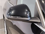 【BMWミラー】視認性の高いスタイリッシュなミラー。自動防眩機能も付いており夜間のドライビングをサポートします。