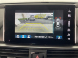カラービジョンとガイド線で見やすい視点切替式のバックモニター。障害物センサーの検知状況を同時に表示できます