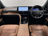 内装色はサンドブラウン!車内は若干タバコ系のニオイ残りあり。ダイナミック・リヤ・ステアリング(DRS)でゆとりある車格なのに、自然で思い通りな走行ラインの運転ができます!