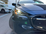 鋭く前方を照らす、LEDヘッドライト。遠くまで視界が開けることで、より安心したストレスのない走行を、提供してくれます。