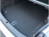 Audi正規ディーラーが高品質をお約束。高度な訓練・教育を受けたAudi専任メカニックが、100項目にもおよぶ精密な点検を実施。すべてクリアしたAudi車だけ、あなたのお手元に届けられるのです