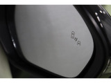 BSMを装備。さらに、バック出庫の際に左右からの接近車両を検知するRCTA、後方状況をカメラで検知し注意喚起するRCDがミラーのインジケーターの点滅と警報音で警告して安全確認をサポートしてくれます。