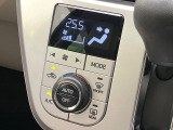【オートエアコン】一度お好みの温度に設定すれば、車内の温度を検知し風量や温度を自動で調整。暑い…寒い…と何度もスイッチ操作をする必要はありません。快適な車内空間には必須の機能ですね♪