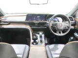 使いやすく運転しやすいレイアウトの運転席回り。