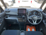 運転席からの視界が左右に広く隅々まではっきりと見えます!クルマの前端も把握しやすく安心です