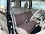 運転席まわりには十分なスペースがあり、大柄な方でもゆったり運転していただける環境です。