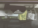 【エマージェンシーブレーキ】走行中に前方の車両等を認識し、衝突しそうな時は警報とブレーキで衝突回避と被害軽減をアシスト。より安全にドライブをお楽しみいただけます。