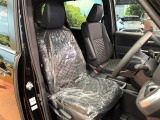 運転席まわりには十分なスペースがあり、大柄な方でもゆったり運転していただける環境です。