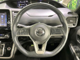 【純正革巻きステアリング】上質な革を使用することで、手にしっかり馴染みとても運転しやすいハンドルです♪
