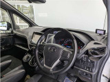 見通しのよいすっきりとした視界で、誰でも運転しやすいです。運転のしやすさは疲れにくさにも繋がりますよ♪