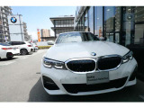 BMWの代名詞の【キドニーグリル】グリルが腎臓のように見えるので【キドニー】と呼ばれるようになりました。一目見ただけでBMWであると認識できる確固たるアイコンとして存在感を放ちます。