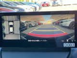 360度ビューカメラを搭載。4方の小型カメラの映像を処理し、車両真上からの映像に変換しています。