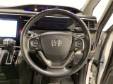 ハンドルにHondaセンシング系のクルーズコントロールやレーンキープアシストなどのスイッチと、オーディオの操作スイッチが装備されています。ハンドルから手を離さず安全に操作できます。