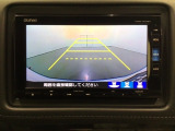 バックでの車庫入れも安心です! リアカメラが付いているバックモニター付のナビを装備しております。操作線もついており距離感も画面から確認できます。