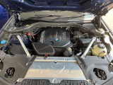 直列4気筒DOHCディーゼル。出力140kW〔190ps〕/4,000rpm(カタログ値)、トルク400Nm〔40.8kgm〕/1,750-2,500rpm(カタログ値)♪