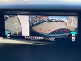 【フロント&サイドカメラ】ドライバーから見にくい死角部分を映像で確認できる前方と左側面にカメラを装着。見通しがきかない場所や住宅密集地などを運転することが多い人におすすめの安心装備です。