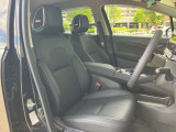 ゆったりとした運転席廻りです。