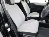 目線の位置も高くて運転席からの視界も良好です。シート高さ位置も調整できるので、乗りやすいですね。