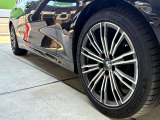 BMW純正アルミホイールです。納車時にはアルミホイールコーティングも承っております!是非ご検討下さいませ。