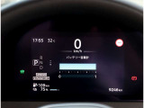 カラーディスプレイには運転をサポートするさまざまな情報を表示!