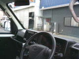 運転席もゆったりすわれます!!