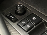 【電動格納ミラー】サイドミラーは電動格納式となっており、狭い駐車場でもキズがつくリスクを抑えられます。