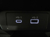 USB充電専用電源ソケットも付いています。モバイル機器などの充電専用