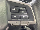 【全車速追従機能付クルーズコントロール】高速道路での長距離走行が楽に!!自動で速度を保つクルーズコントロールが、衝突軽減システムと連携し、前方の車両を感知して車間を保つように速度調節してくれます!!