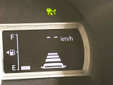 【レーダークルーズコントロール】高速道路での長距離走行が楽に!!自動で速度を保つクルーズコントロールが、衝突軽減システムと連携し、前方の車両を感知して車間を保つように速度調節してくれます!!