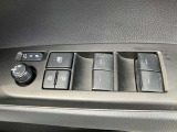 全席パワーウインドです。ドアミラーの格納調整も行えます!