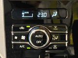 AUTOエアコンを装備しています♪室内の温度を設定するとセンサーが室温を感知して、温度、風量を自動的にコントロ-ルして快適な空間を作ってくれます!
