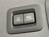 【パワーバックドア】スマートキーや運転席のボタンを押すだけでリアゲートが自動で開閉します!荷物を持っている時や、高い位置にあるバックドアを閉める際に便利な機能です♪