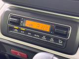 【オートエアコン】一度お好みの温度に設定すれば、車内の温度を検知し風量や温度を自動で調整。暑い…寒い…と何度もスイッチ操作をする必要はありません。快適な車内空間には必須の機能ですね♪