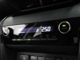 車内の温度管理に便利なオートエアコン☆