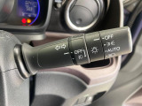 【オートライト】周りの明るさに応じて自動でヘッドライトの点灯・消灯ができる機能です!ライトの付け忘れ・消し忘れなどが無くなり、雨の日や夕方の走行も安心!トンネル通過時も便利ですね♪