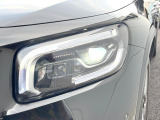●LEDヘッドライト:夜間走行時も良好な視界を確保し安心して運転できる高輝度LEDヘッドライトを装備!点灯速度が早く、消費電力も抑えられています。